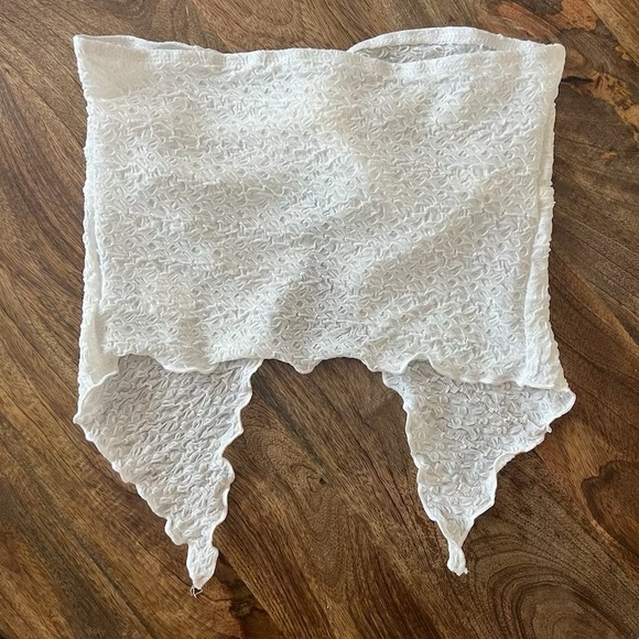 Front Twist Tube Top Knitted Material - Picture 2 of 3